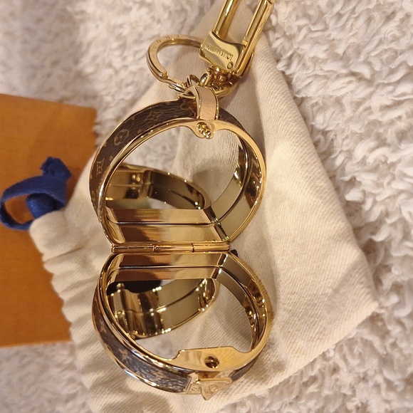 Louis Vuitton MonogramVisit Porte-Clé Boîte Chapeau Bag. - Picture 7 of 11